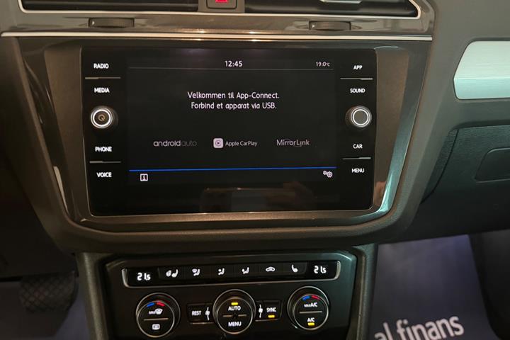 Grå VW Tiguan fra 2020