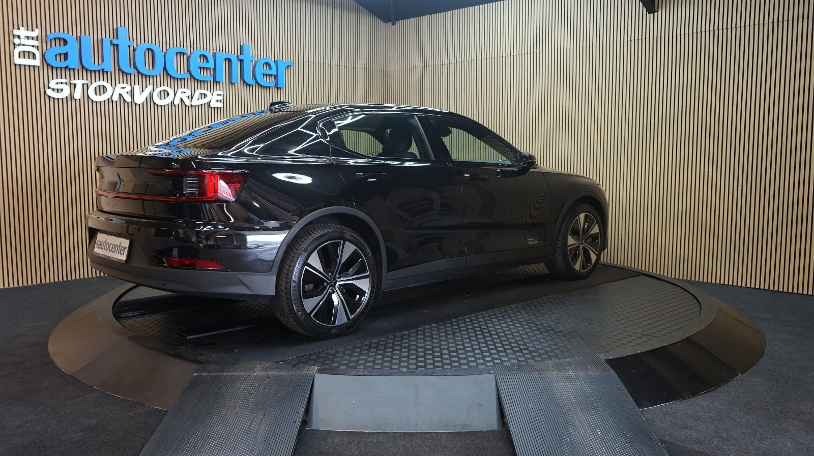 Sort Polestar 2 fra 2024