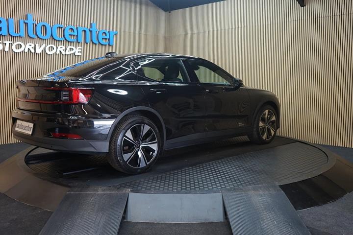 Sort Polestar 2 fra 2024