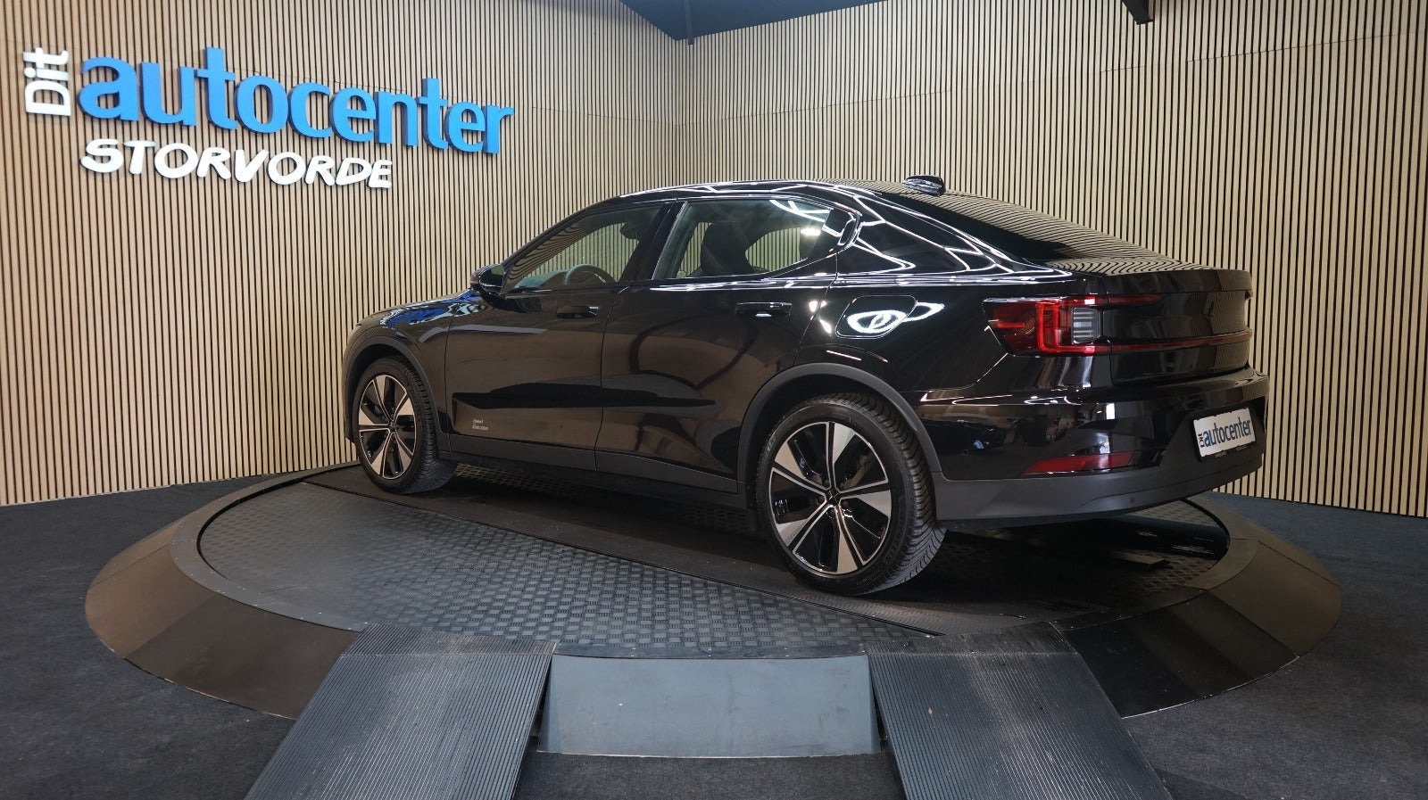 Sort Polestar 2 fra 2024