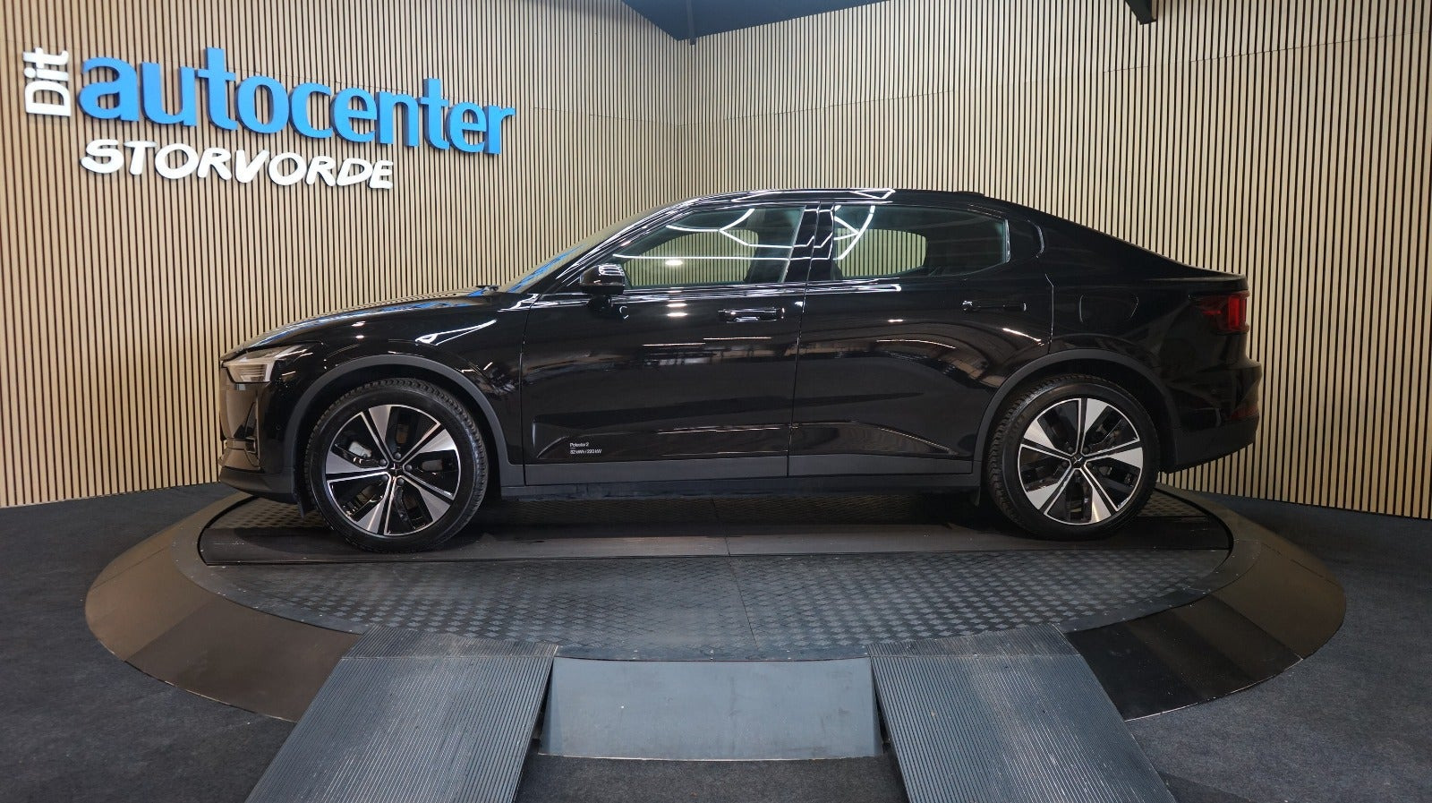 Sort Polestar 2 fra 2024