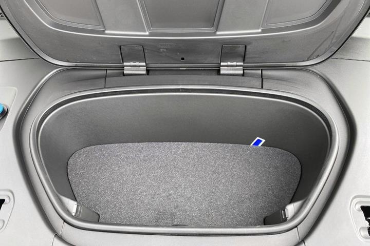 Hvid Volvo EX40 fra 2025