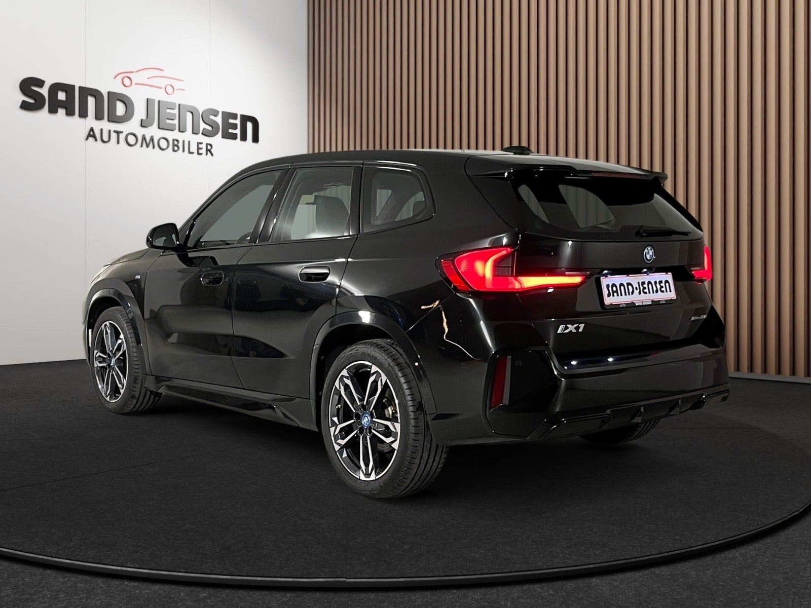 Sort BMW iX1 fra 2023