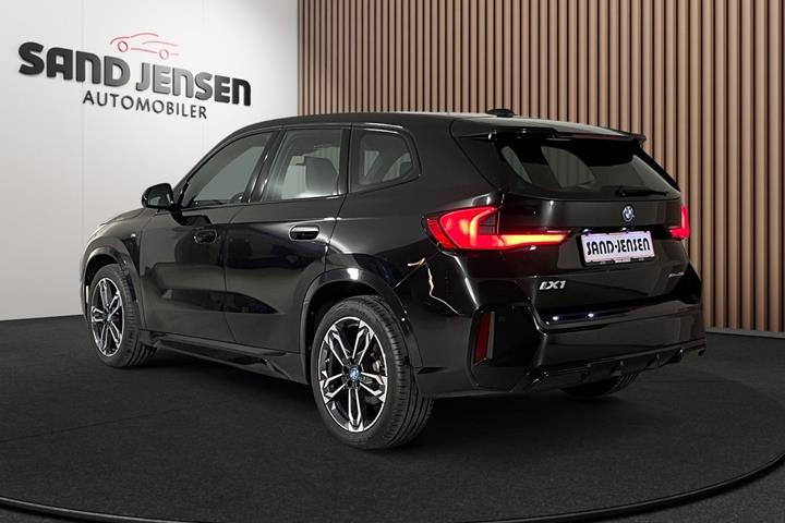 Sort BMW iX1 fra 2023