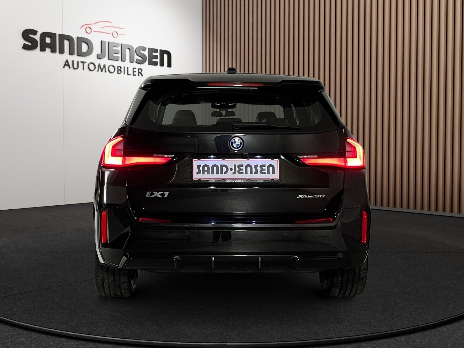Sort BMW iX1 fra 2023