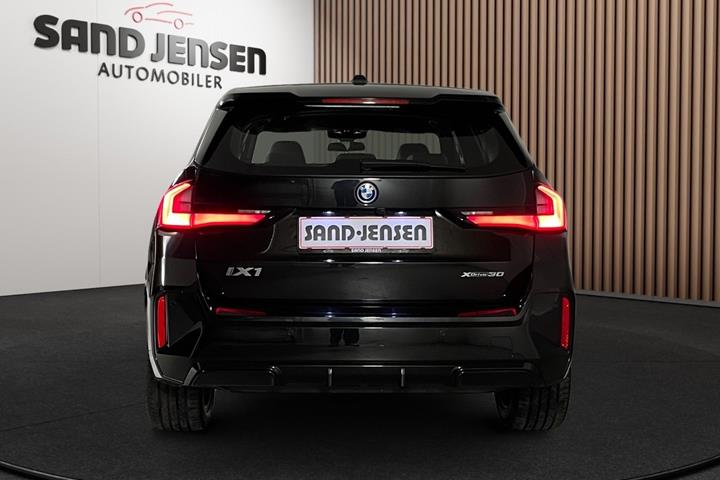 Sort BMW iX1 fra 2023