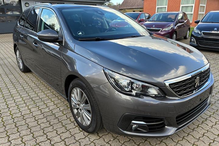 Grå Peugeot 308 fra 2018