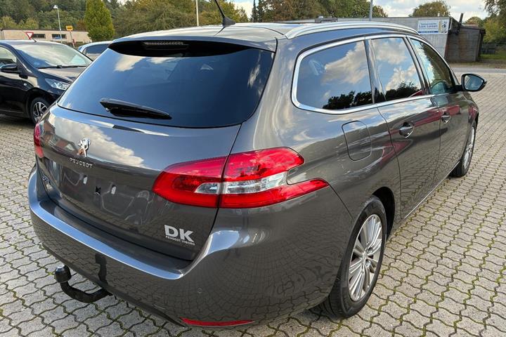 Grå Peugeot 308 fra 2018