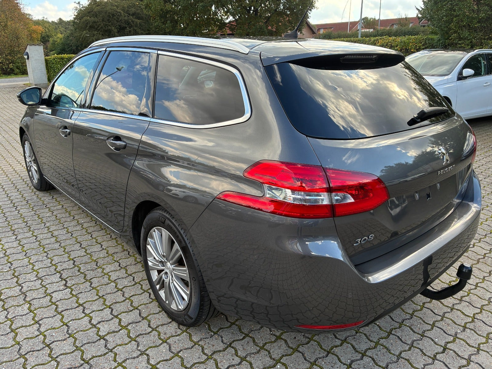 Grå Peugeot 308 fra 2018