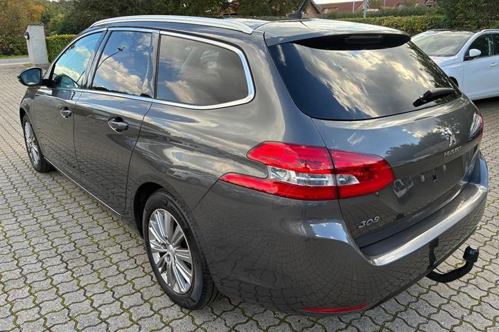 Grå Peugeot 308 fra 2018