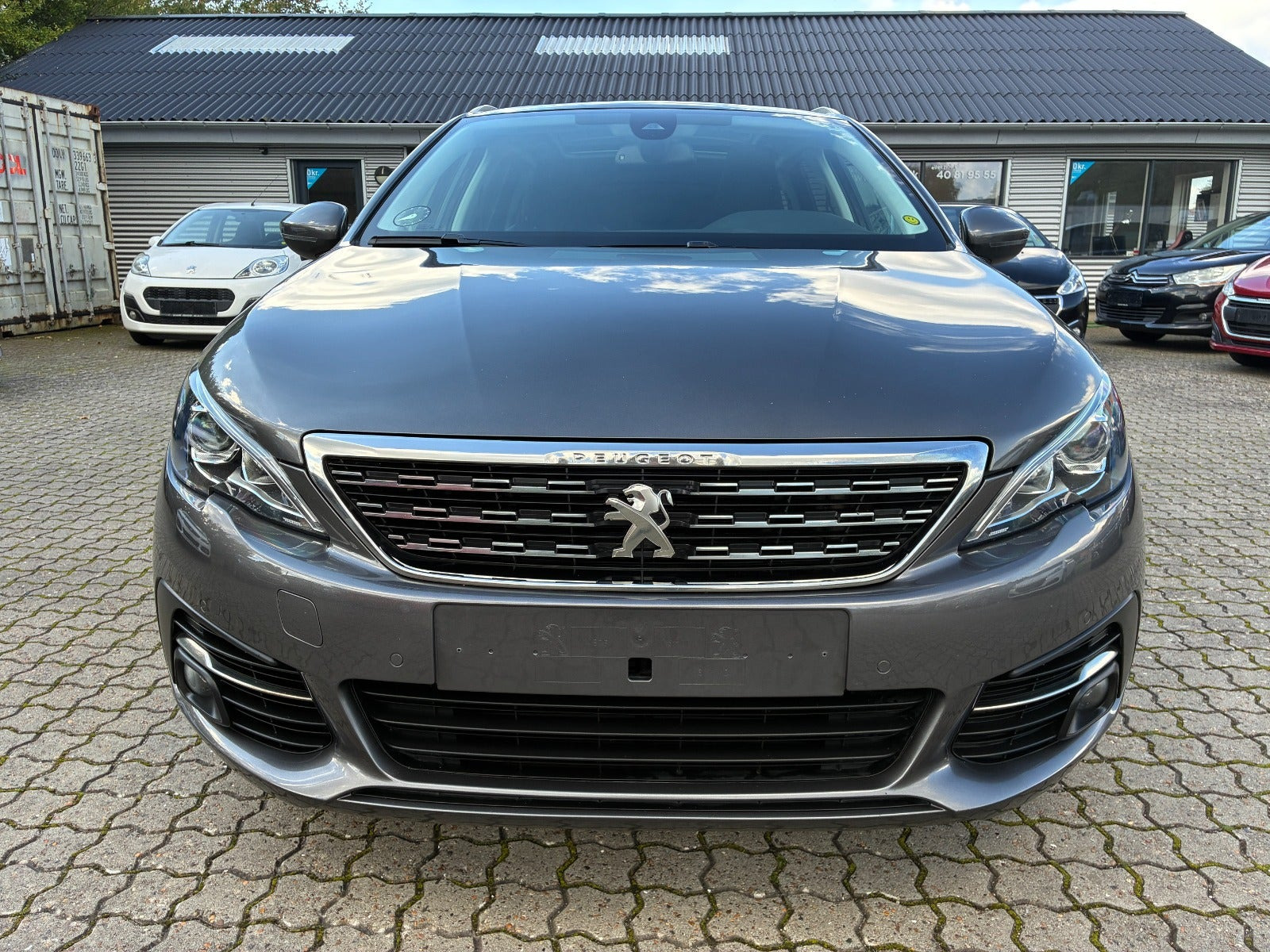 Grå Peugeot 308 fra 2018