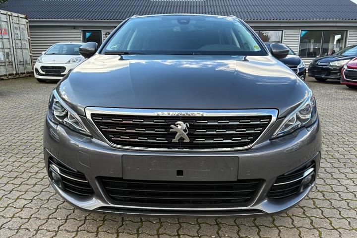 Grå Peugeot 308 fra 2018