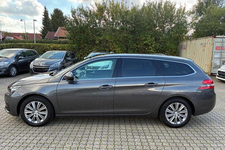 Grå Peugeot 308 fra 2018
