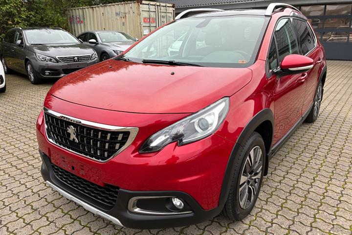 Rød Peugeot 2008 fra 2019