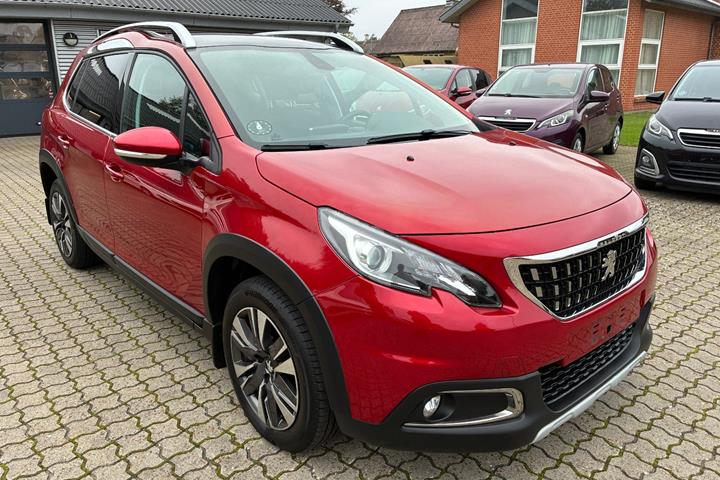 Rød Peugeot 2008 fra 2019