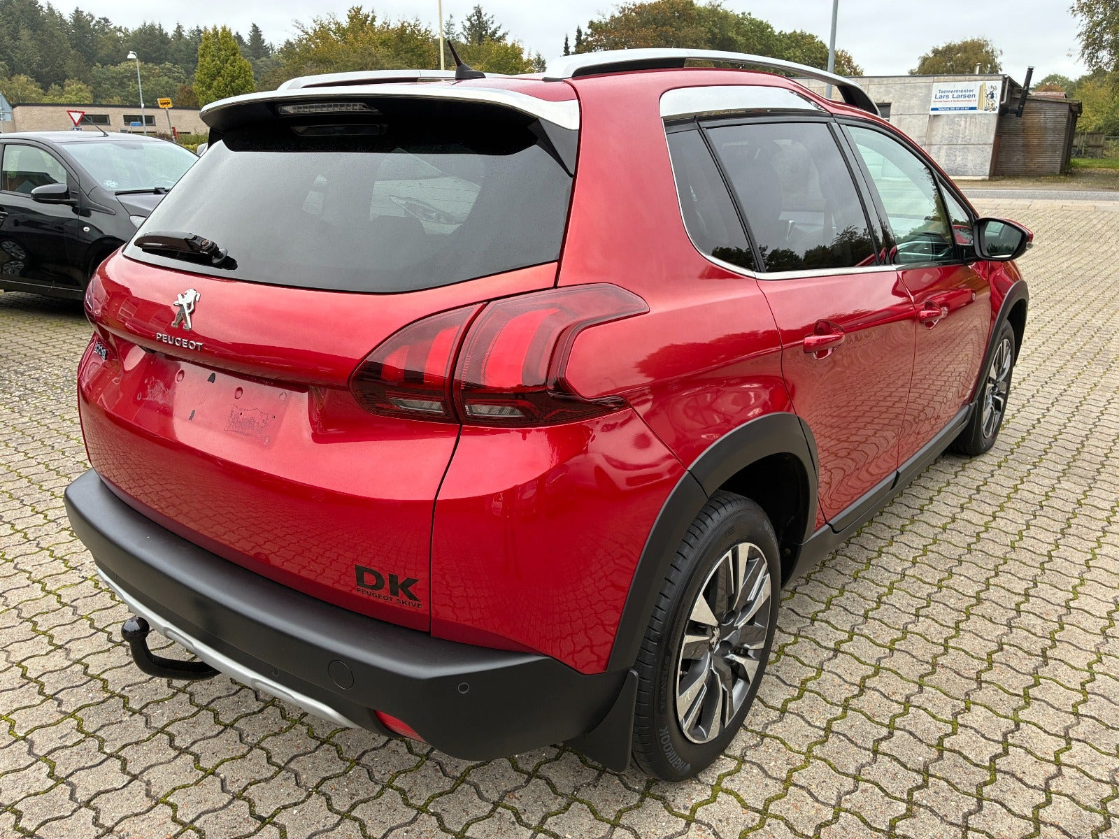 Rød Peugeot 2008 fra 2019