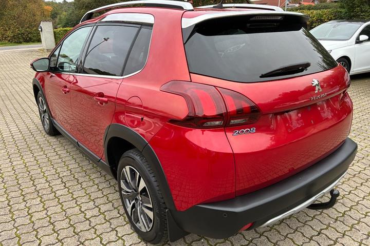 Rød Peugeot 2008 fra 2019