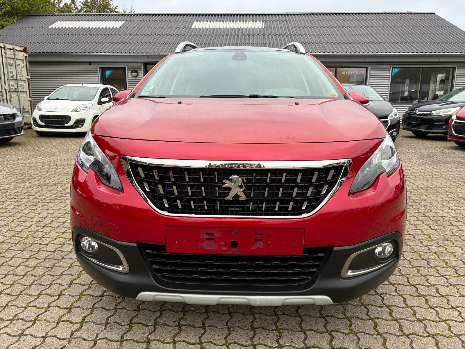 Rød Peugeot 2008 fra 2019