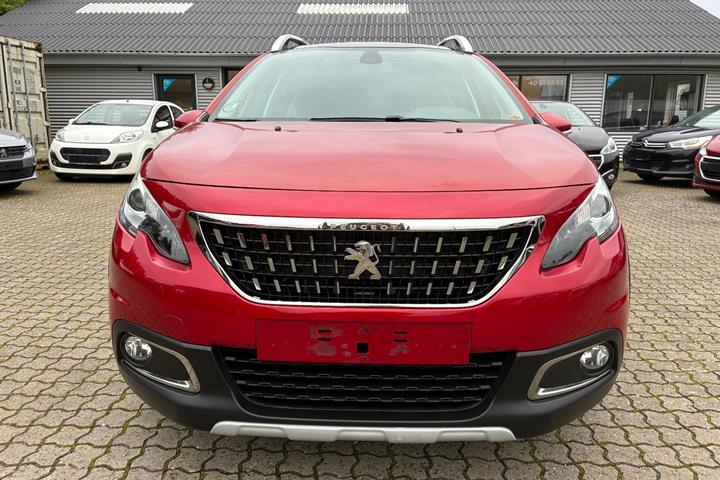 Rød Peugeot 2008 fra 2019