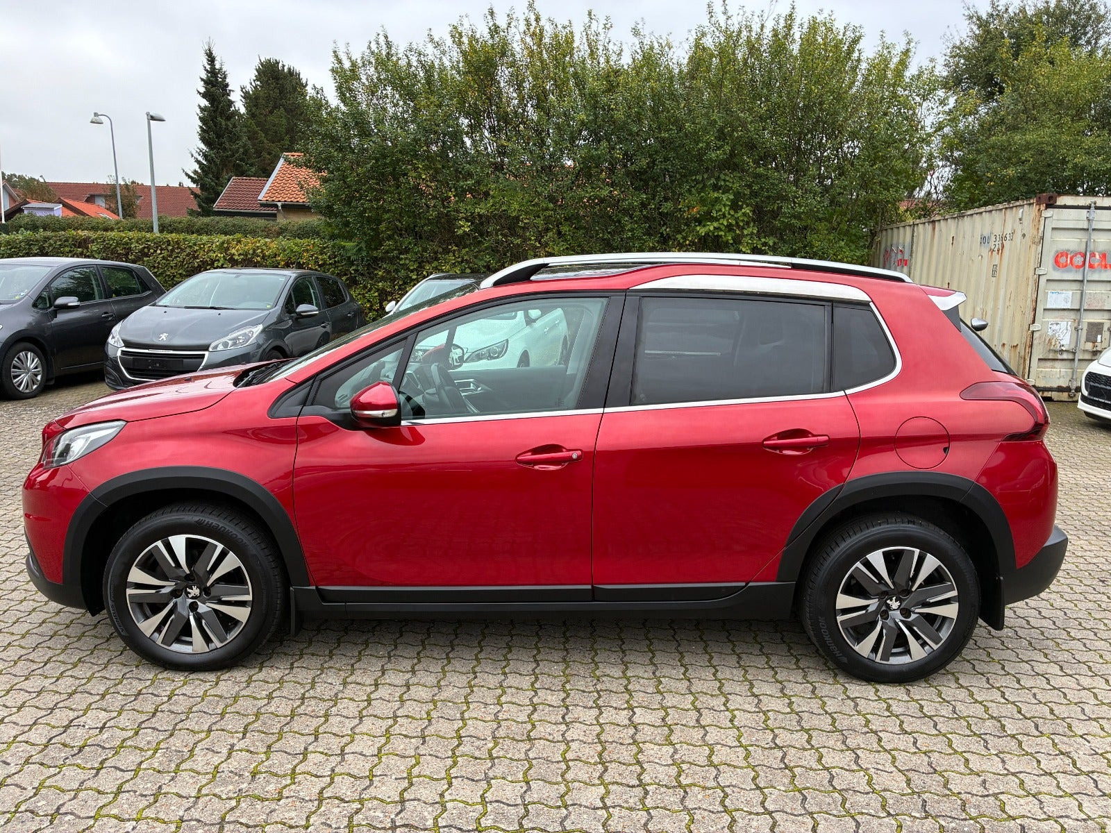 Rød Peugeot 2008 fra 2019