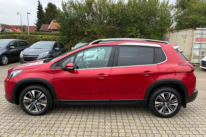 Rød Peugeot 2008 fra 2019