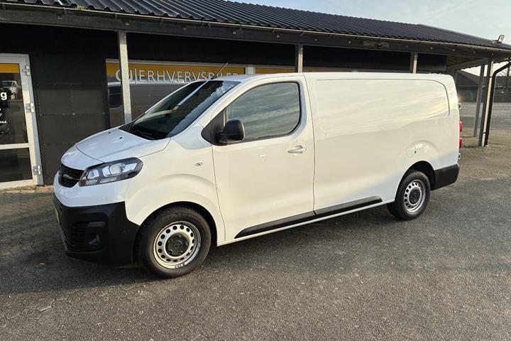 Hvid Opel Vivaro fra 2022