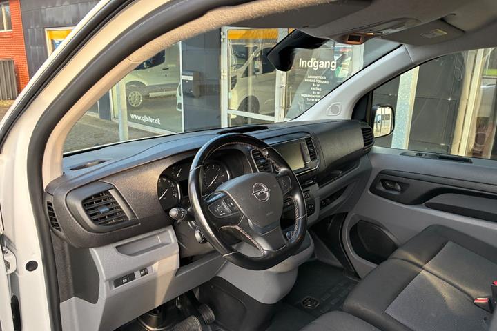 Hvid Opel Vivaro fra 2022