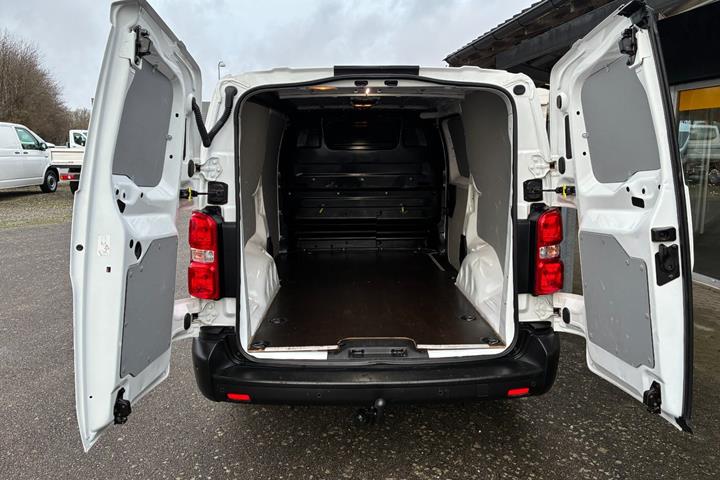 Hvid Opel Vivaro fra 2022
