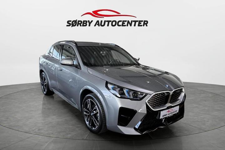 Grå BMW iX2 fra 2026