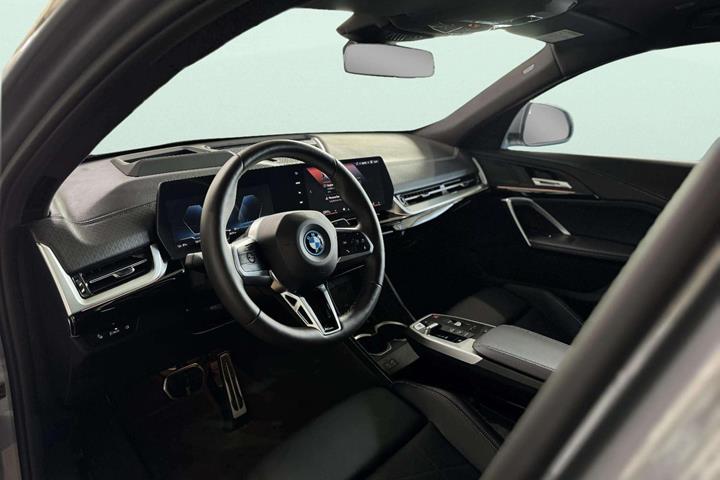 Grå BMW iX2 fra 2026