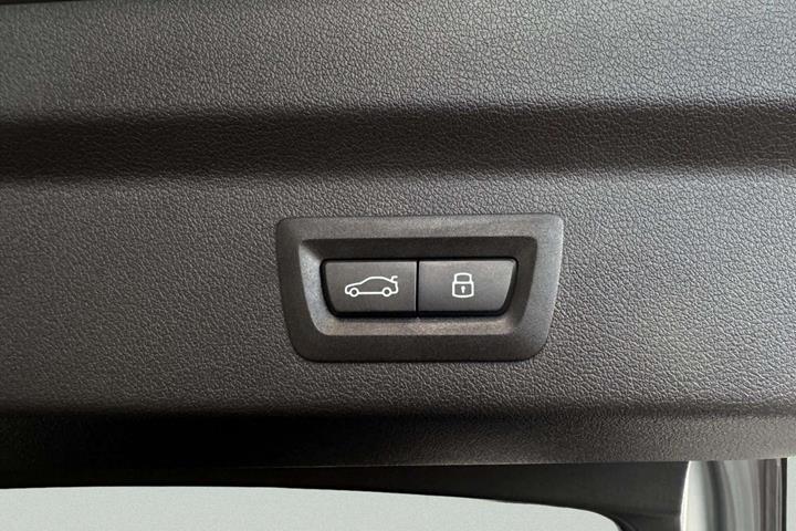 Grå BMW iX2 fra 2026
