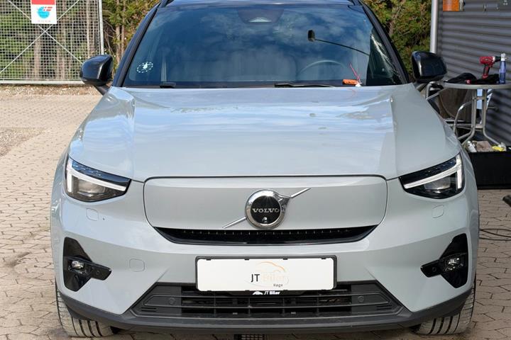 Grå Volvo EX40 fra 2025