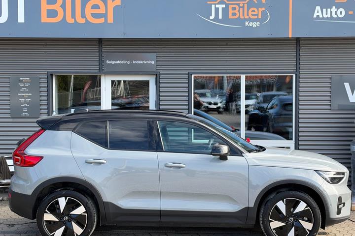 Grå Volvo EX40 fra 2025