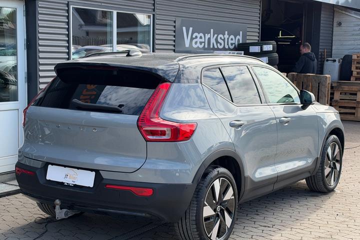 Grå Volvo EX40 fra 2025