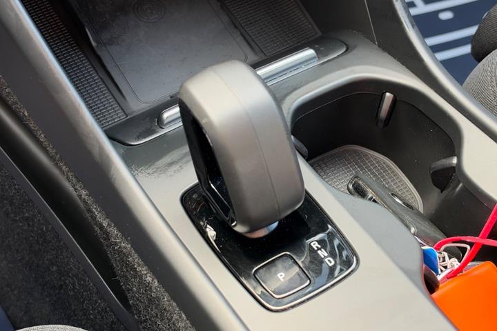 Grå Volvo EX40 fra 2025