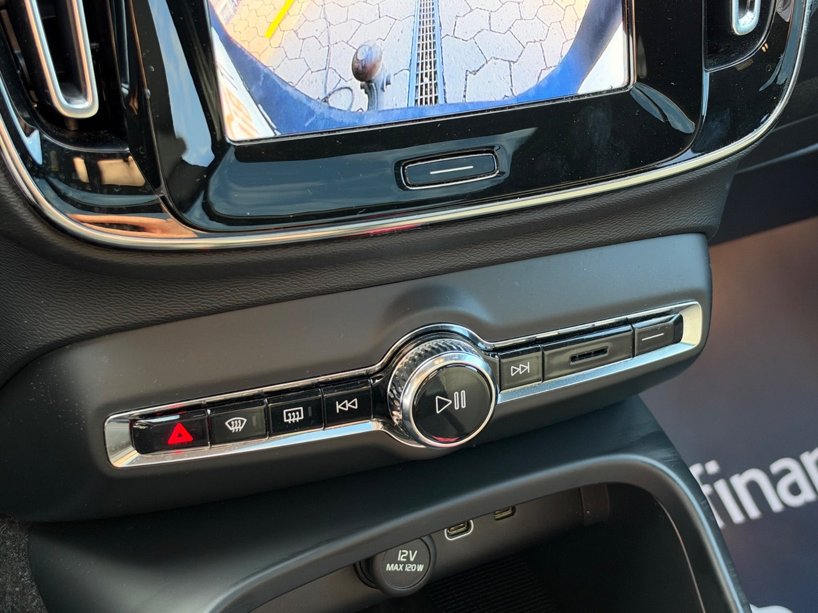 Grå Volvo EX40 fra 2025