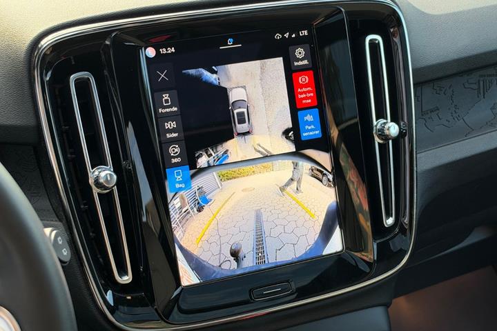 Grå Volvo EX40 fra 2025