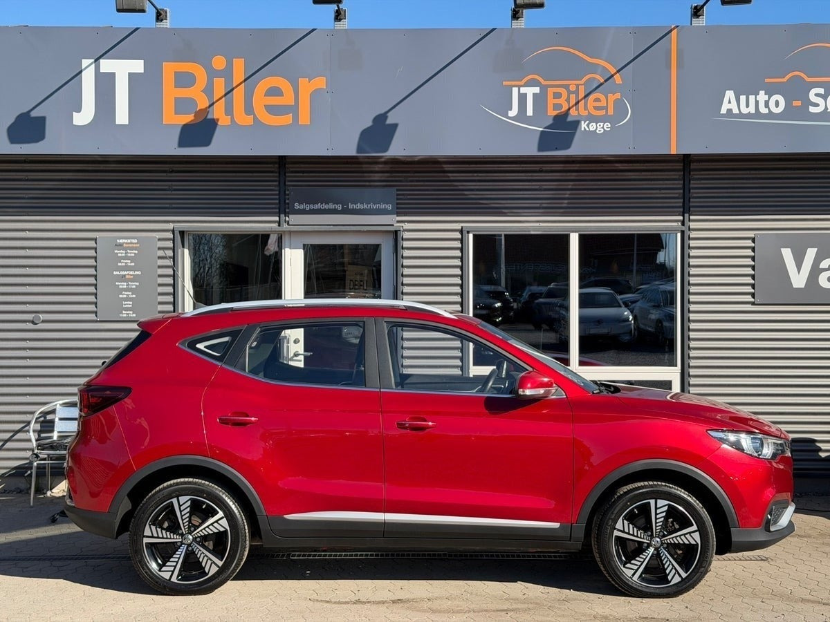 Rød MG ZS fra 2021