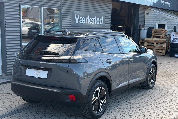 Grå Peugeot e-2008 fra 2024