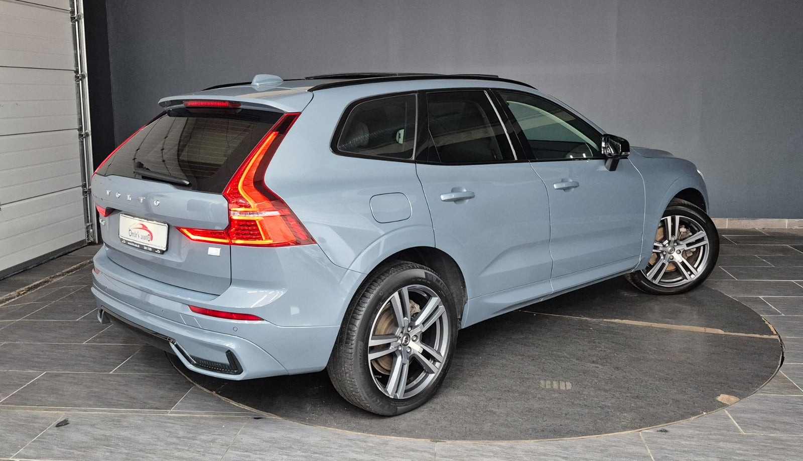 Grå Volvo XC60 fra 2023
