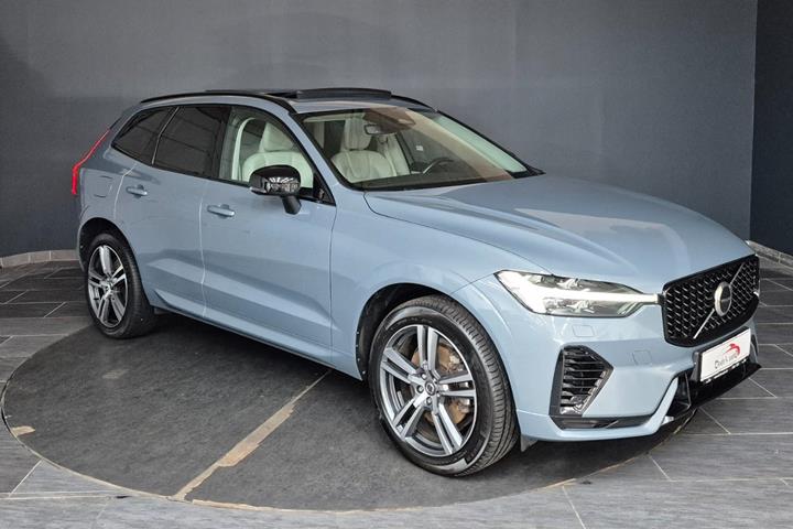 Grå Volvo XC60 fra 2023
