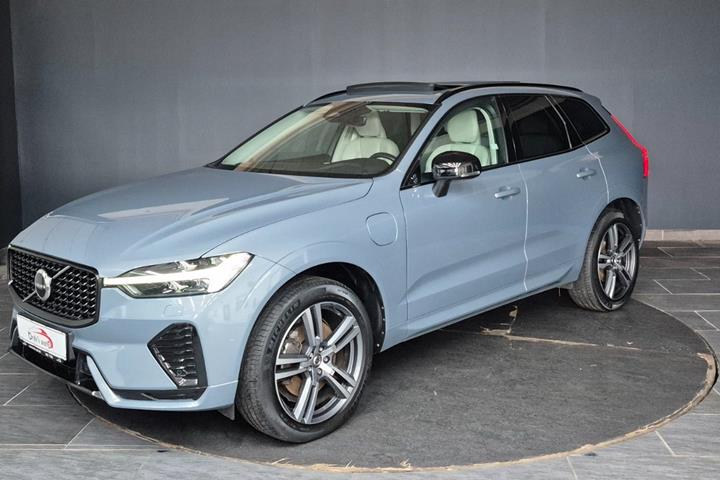 Grå Volvo XC60 fra 2023
