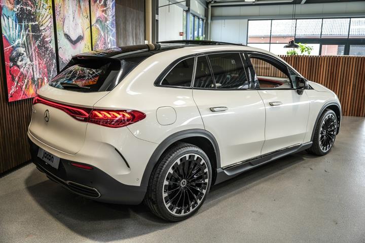Hvid Mercedes EQE350+ SUV fra 2023
