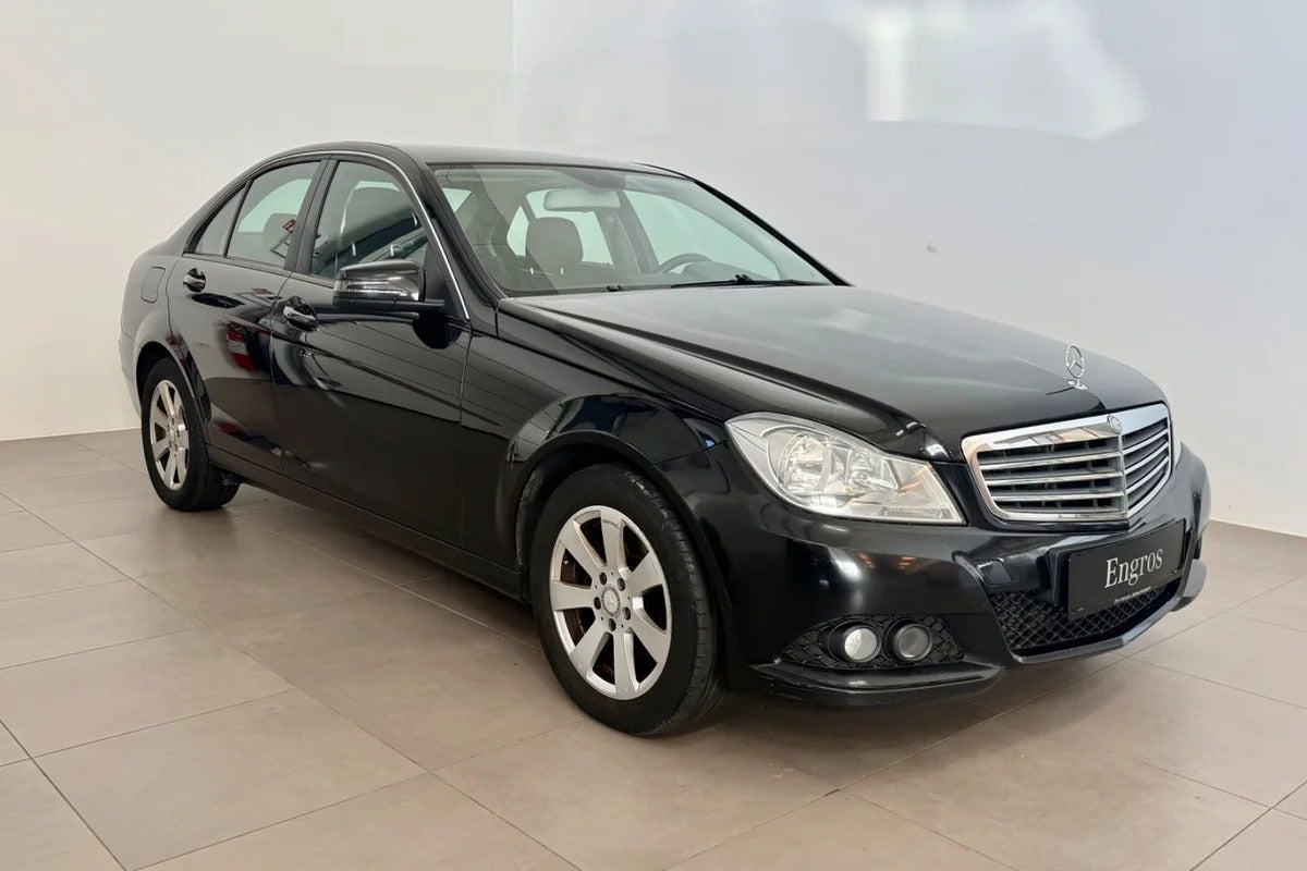 Sort Mercedes C180 fra 2013