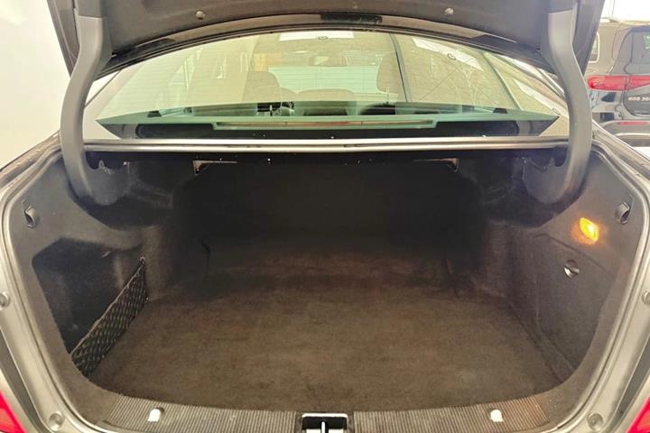 Sort Mercedes C180 fra 2013