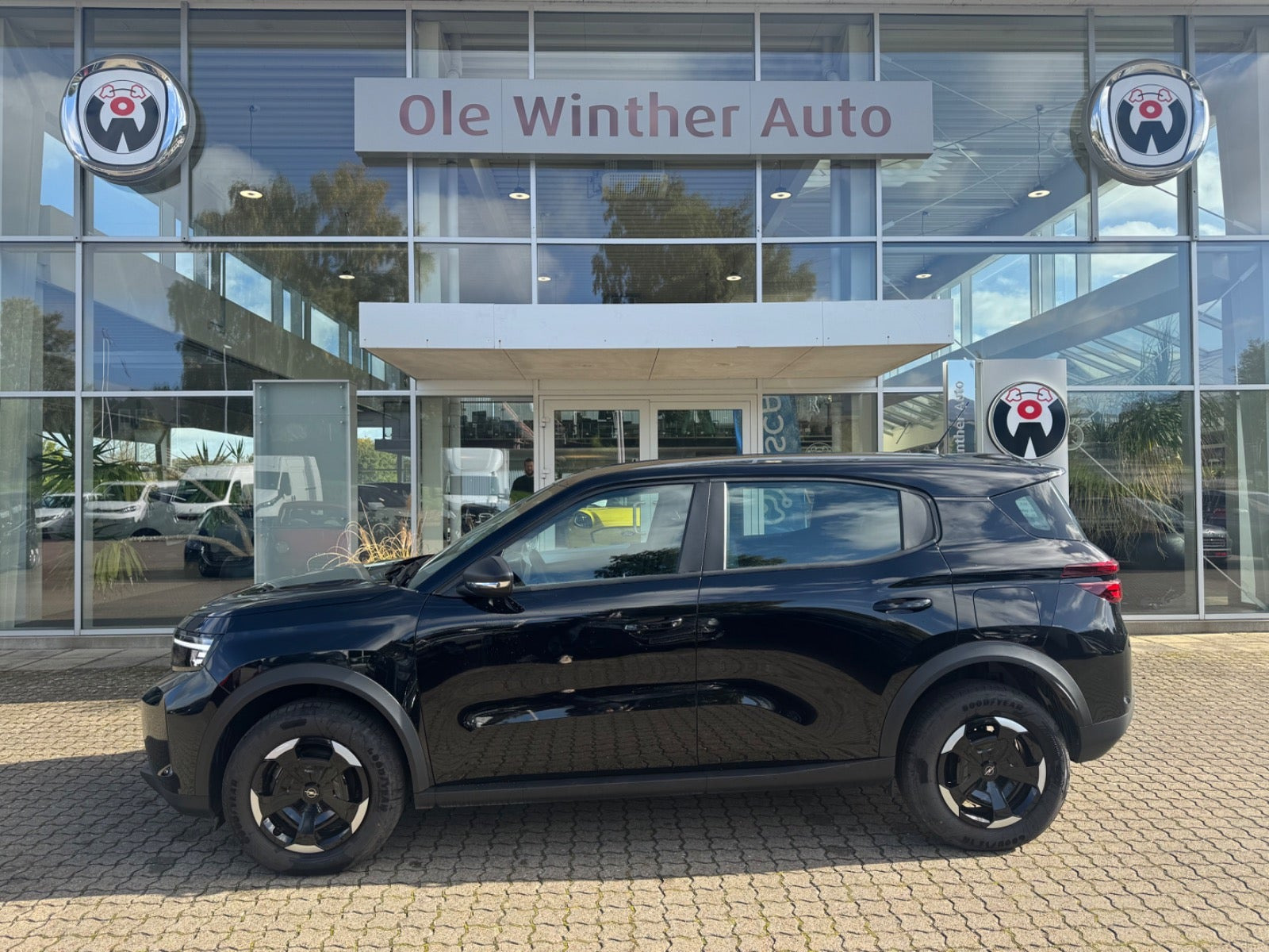Sort Opel Frontera fra 2025