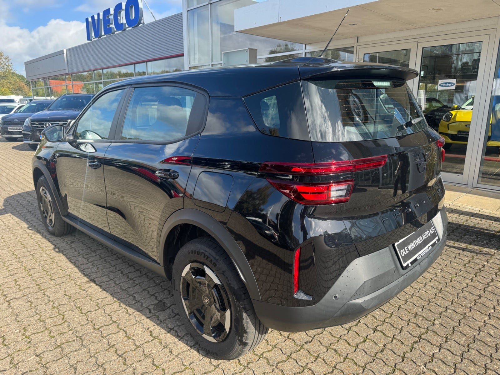 Sort Opel Frontera fra 2025
