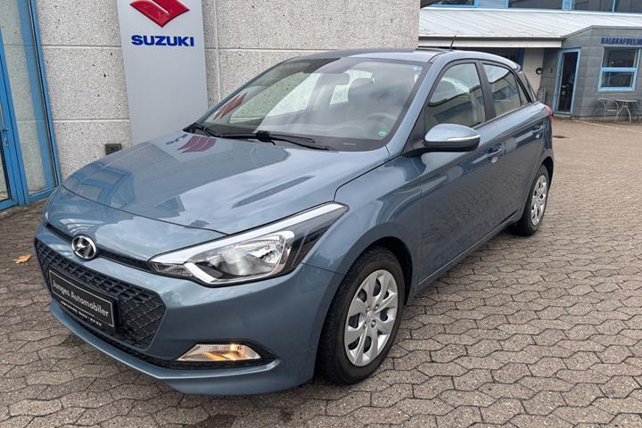 Blå Hyundai i20 fra 2017