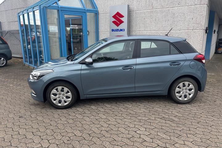 Blå Hyundai i20 fra 2017