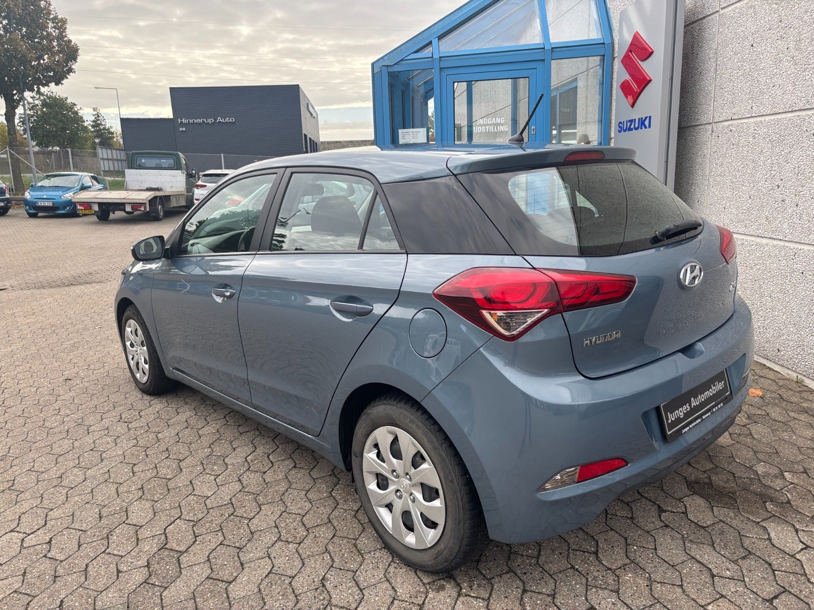 Blå Hyundai i20 fra 2017
